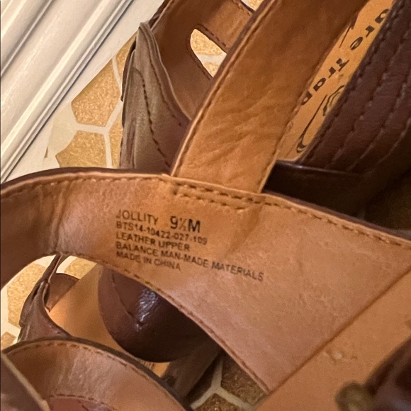 BareTraps Brown Sandals - Picture 2 of 8